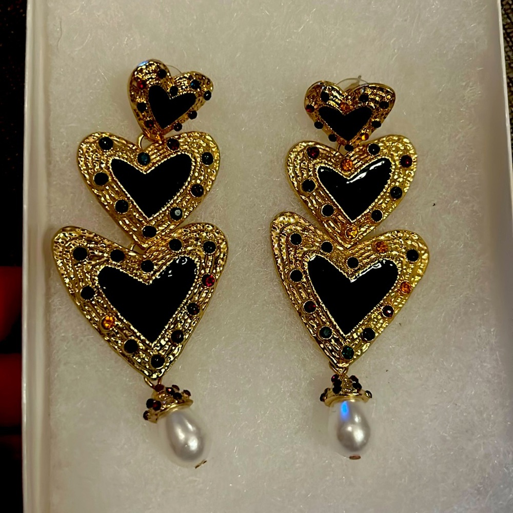 Kina and tam heart earrings with pearl and jewels and gold